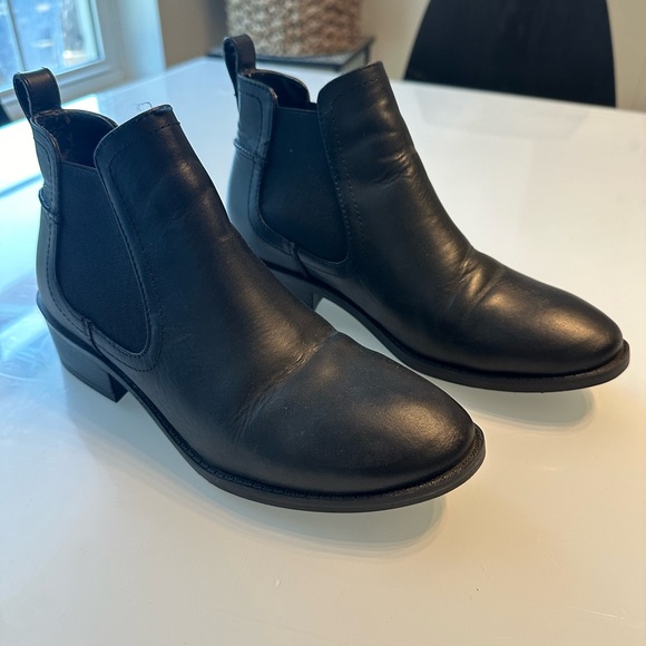 Steve Madden Chelsea Boots - size 7M - Picture 1 of 6